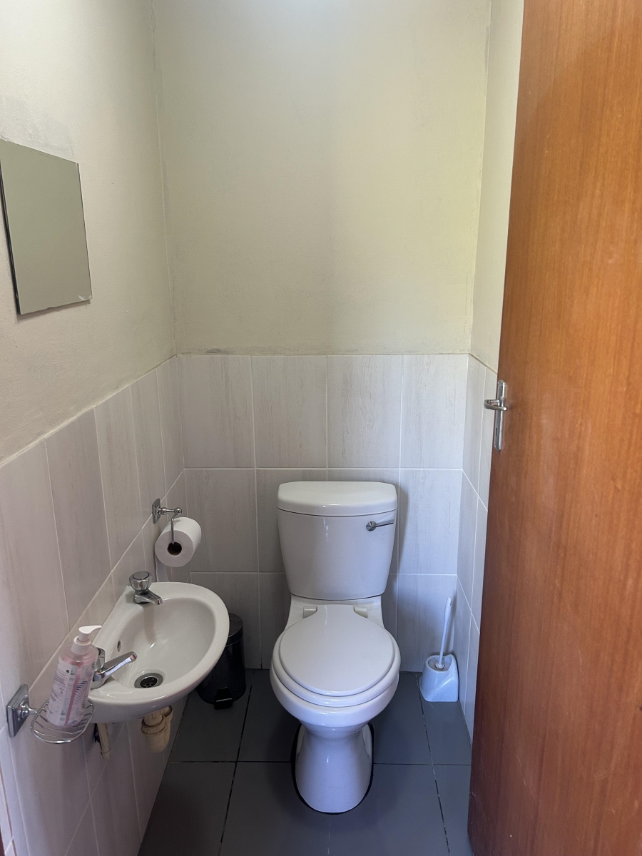 7 Bedroom Property for Sale in Uitsig Western Cape